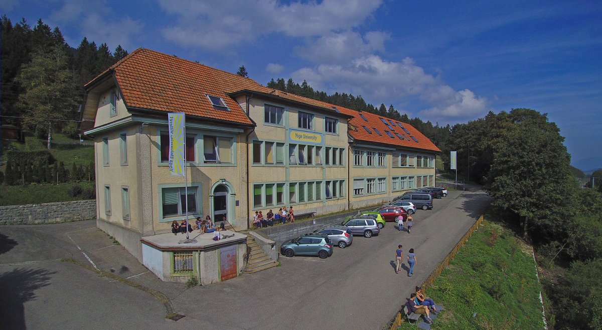 Yoga University Villeret Aussenansicht
